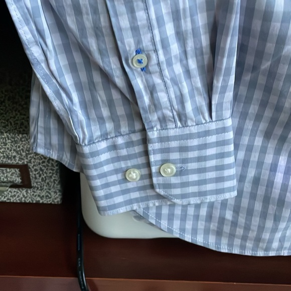 Men’s long sleeved casual button down by Gap sized Med - Picture 4 of 7